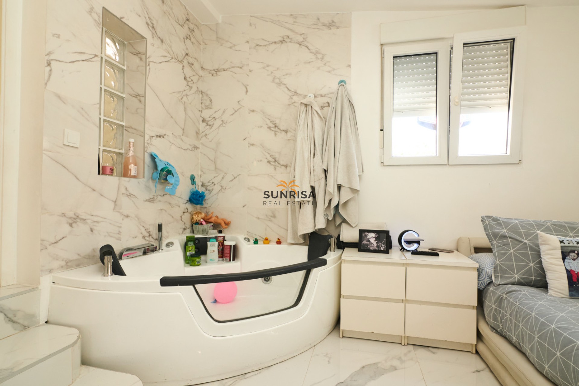 Resale - Villa - Torrevieja