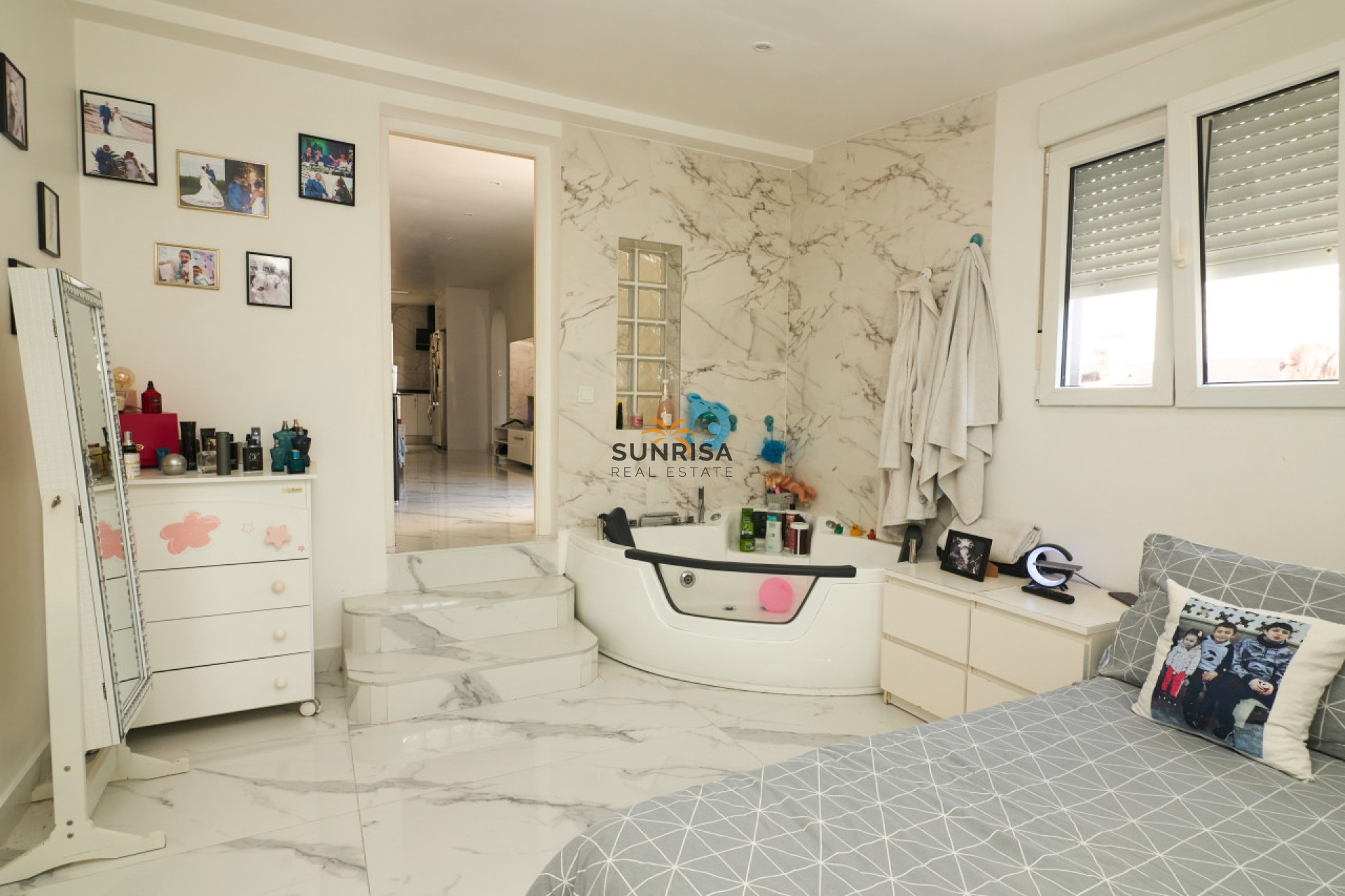 Resale - Villa - Torrevieja