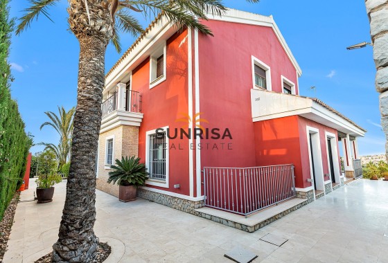 Villa · Herverkoop - Algorfa · La Finca Golf Resort · Alicante · Spanje