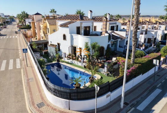 Villa · Herverkoop - Algorfa · La Finca Golf Resort · Alicante · Spanje