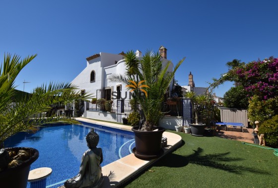 Villa · Herverkoop - Algorfa · La Finca Golf Resort · Alicante · Spanje