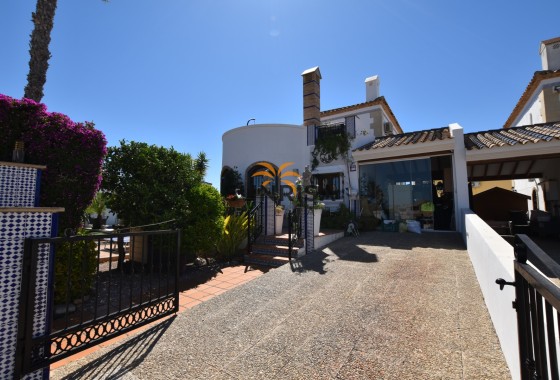 Villa · Herverkoop - Algorfa · La Finca Golf Resort · Alicante · Spanje