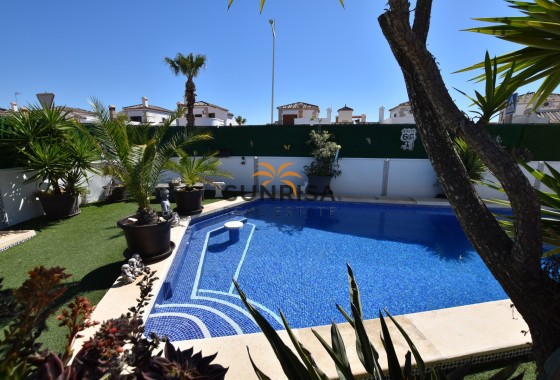 Villa · Herverkoop - Algorfa · La Finca Golf Resort · Alicante · Spanje