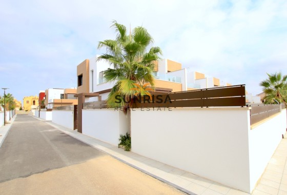 Villa · Herverkoop - Algorfa · La Finca Golf Resort · Alicante · Spanje