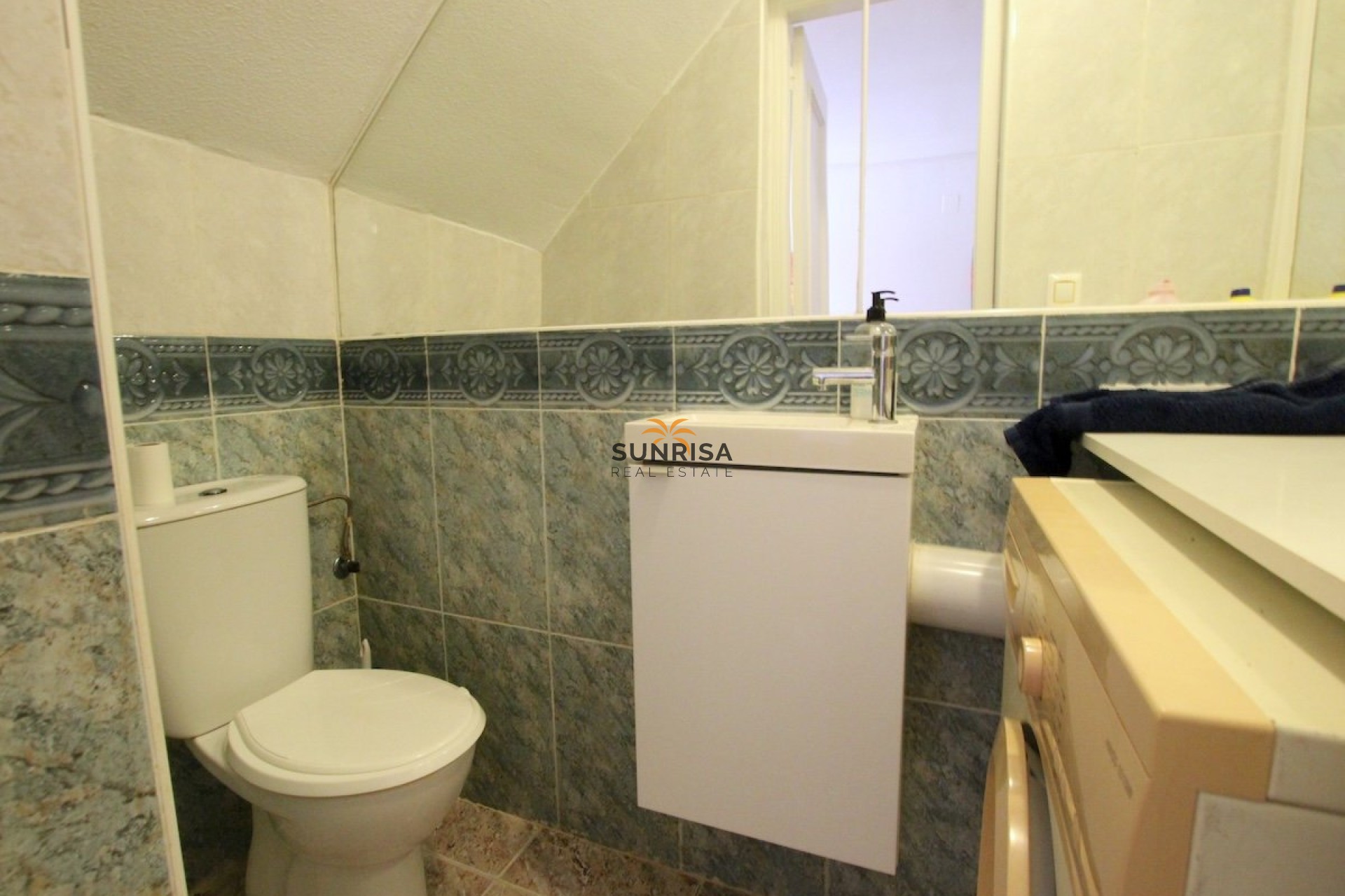 Resale - Townhouse - Villamartin