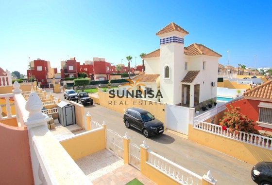 Townhouse · Resale - Villamartin · Alicante · Spain