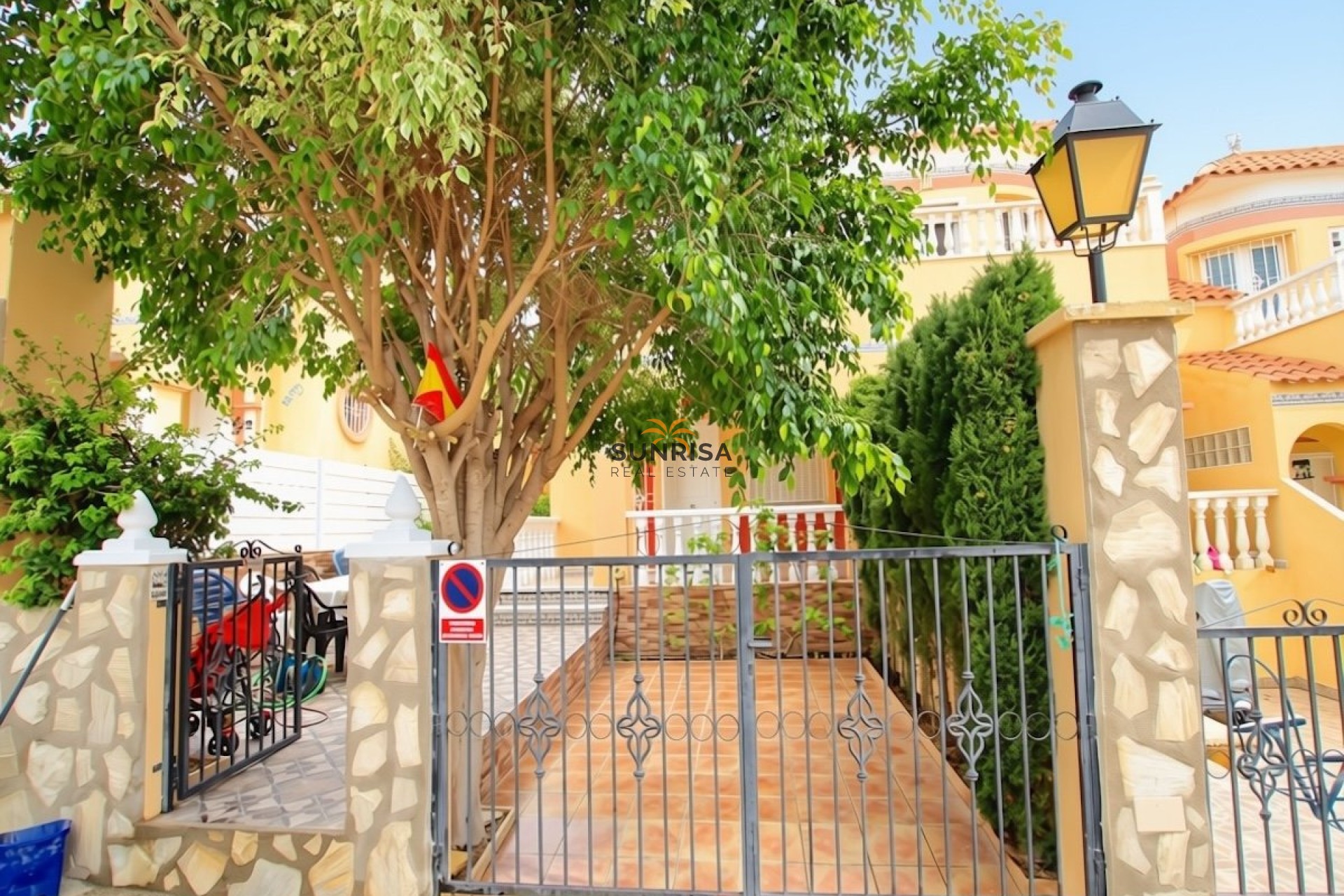 Resale - Townhouse - Villamartin