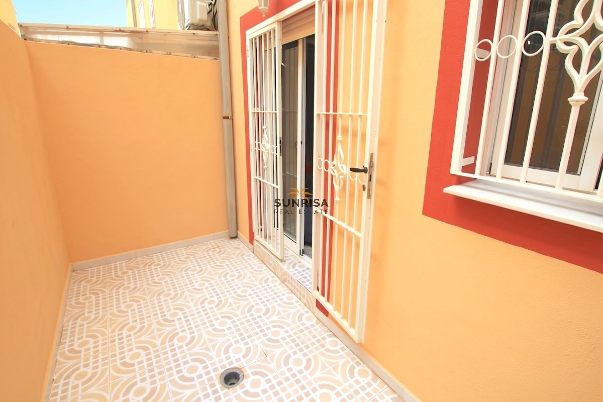 Resale - Townhouse - Villamartin