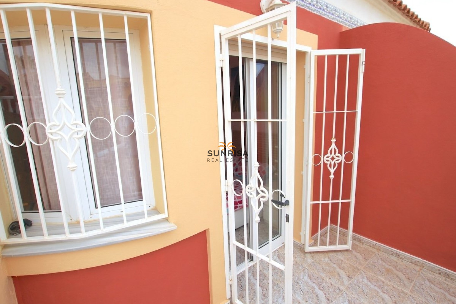 Resale - Townhouse - Villamartin
