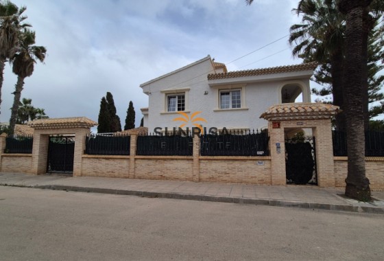 Villa · Herverkoop - Orihuela Costa · La Zenia · Alicante · Spanje