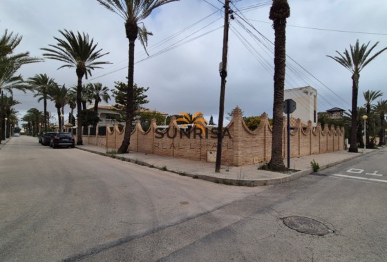 Villa · Herverkoop - Orihuela Costa · La Zenia · Alicante · Spanje