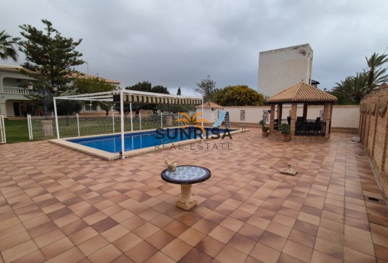 Villa · Herverkoop - Orihuela Costa · La Zenia · Alicante · Spanje