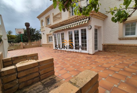Villa · Herverkoop - Orihuela Costa · La Zenia · Alicante · Spanje
