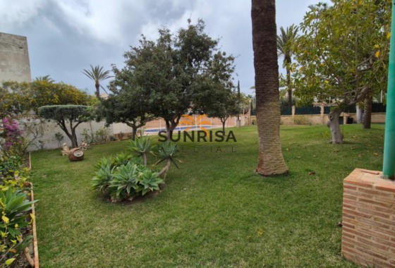 Villa · Herverkoop - Orihuela Costa · La Zenia · Alicante · Spanje