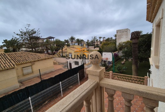 Villa · Herverkoop - Orihuela Costa · La Zenia · Alicante · Spanje