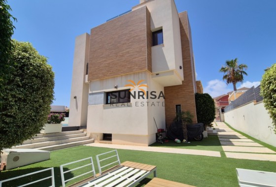 Villa · Herverkoop - Torrevieja · Alicante · Spanje