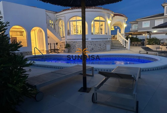 Villa · Herverkoop - Torrevieja · Alicante · Spanje