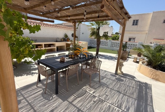 Villa · Herverkoop - Torrevieja · Alicante · Spanje