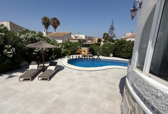 Villa · Herverkoop - Torrevieja · Alicante · Spanje