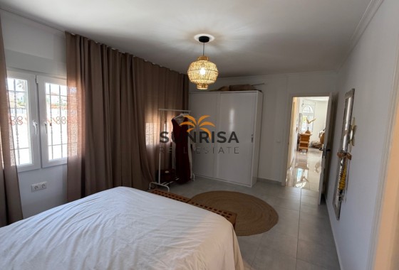 Villa · Herverkoop - Torrevieja · Alicante · Spanje