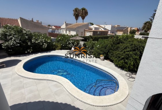 Villa · Herverkoop - Torrevieja · Alicante · Spanje