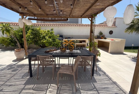 Villa · Herverkoop - Torrevieja · Alicante · Spanje