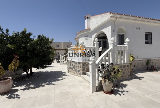Villa · Herverkoop - Torrevieja · Alicante · Spanje