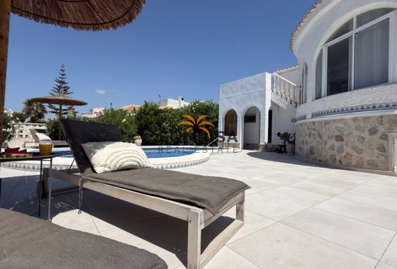 Villa · Herverkoop - Torrevieja · Alicante · Spanje