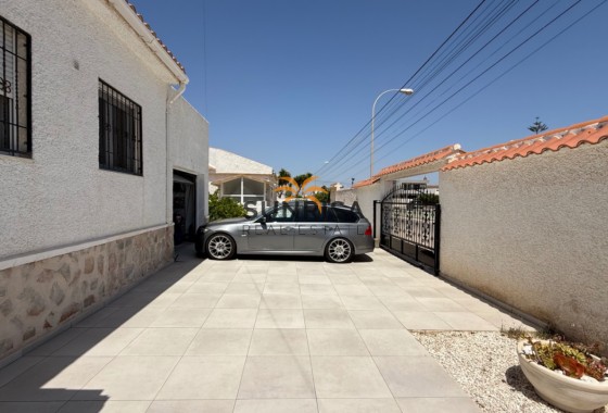 Villa · Herverkoop - Torrevieja · Alicante · Spanje