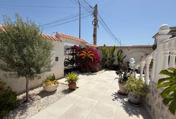 Villa · Herverkoop - Torrevieja · Alicante · Spanje