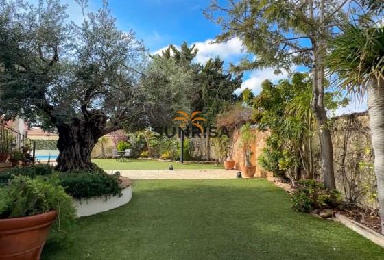 Villa · Herverkoop - Dehesa de Campoamor · Alicante · Spanje