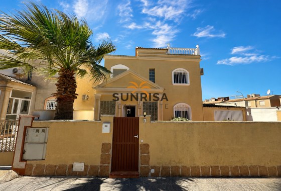 Villa · Revente - Torrevieja · Nueva Torrevieja - Aguas Nuevas · Alicante · Espagne