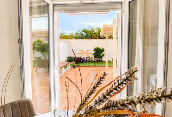 Villa · Revente - Torrevieja · Nueva Torrevieja - Aguas Nuevas · Alicante · Espagne