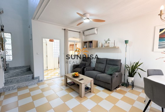 Villa · Revente - Torrevieja · Nueva Torrevieja - Aguas Nuevas · Alicante · Espagne