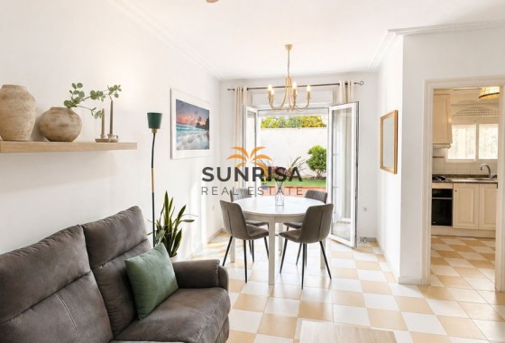 Villa · Revente - Torrevieja · Nueva Torrevieja - Aguas Nuevas · Alicante · Espagne