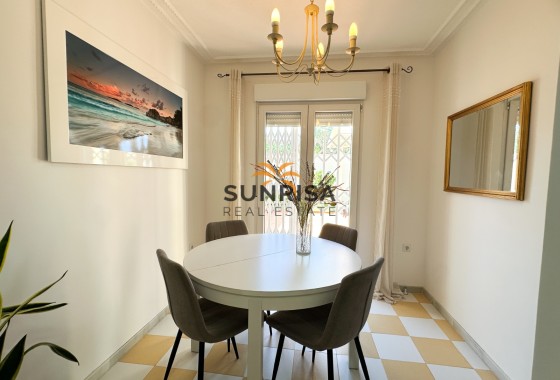 Villa · Revente - Torrevieja · Nueva Torrevieja - Aguas Nuevas · Alicante · Espagne
