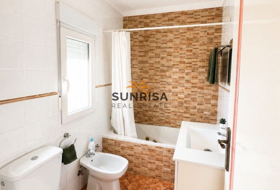 Villa · Revente - Torrevieja · Nueva Torrevieja - Aguas Nuevas · Alicante · Espagne