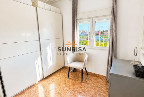 Villa · Revente - Torrevieja · Nueva Torrevieja - Aguas Nuevas · Alicante · Espagne