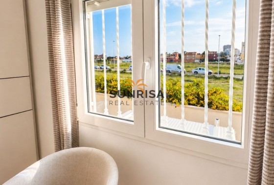 Villa · Revente - Torrevieja · Nueva Torrevieja - Aguas Nuevas · Alicante · Espagne