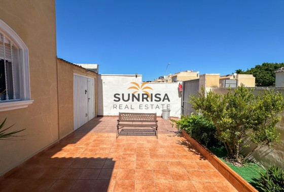 Villa · Revente - Torrevieja · Nueva Torrevieja - Aguas Nuevas · Alicante · Espagne
