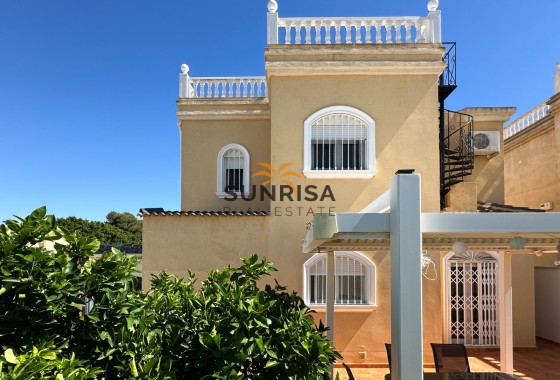 Villa · Revente - Torrevieja · Nueva Torrevieja - Aguas Nuevas · Alicante · Espagne
