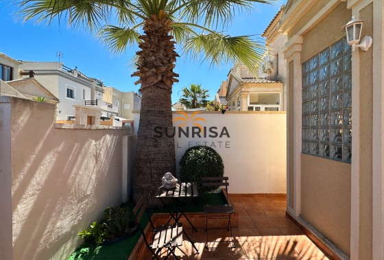 Villa · Revente - Torrevieja · Nueva Torrevieja - Aguas Nuevas · Alicante · Espagne
