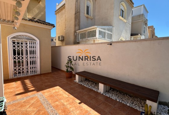 Villa · Revente - Torrevieja · Nueva Torrevieja - Aguas Nuevas · Alicante · Espagne