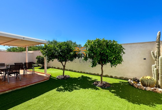 Villa · Revente - Torrevieja · Nueva Torrevieja - Aguas Nuevas · Alicante · Espagne