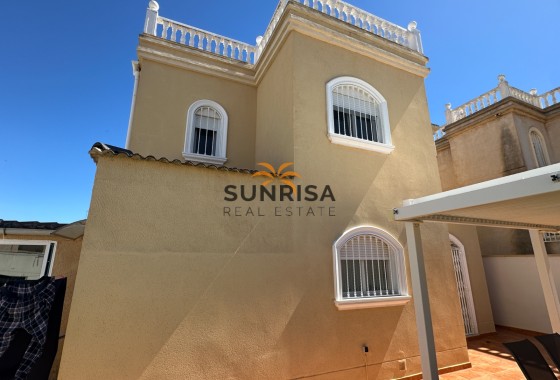 Villa · Revente - Torrevieja · Nueva Torrevieja - Aguas Nuevas · Alicante · Espagne