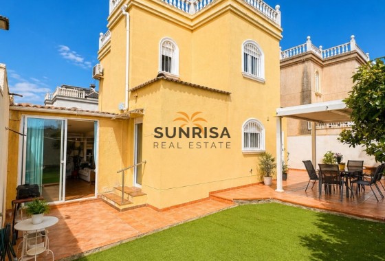 Villa · Revente - Torrevieja · Nueva Torrevieja - Aguas Nuevas · Alicante · Espagne