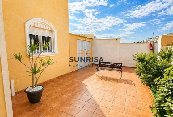 Villa · Revente - Torrevieja · Nueva Torrevieja - Aguas Nuevas · Alicante · Espagne