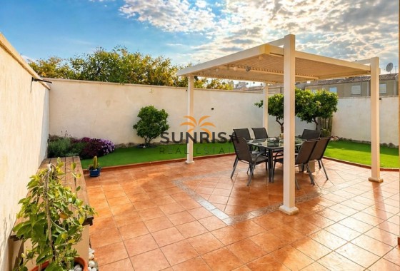 Villa · Revente - Torrevieja · Nueva Torrevieja - Aguas Nuevas · Alicante · Espagne