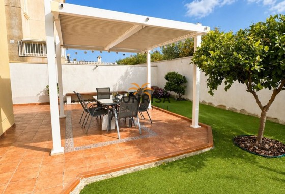 Villa · Revente - Torrevieja · Nueva Torrevieja - Aguas Nuevas · Alicante · Espagne
