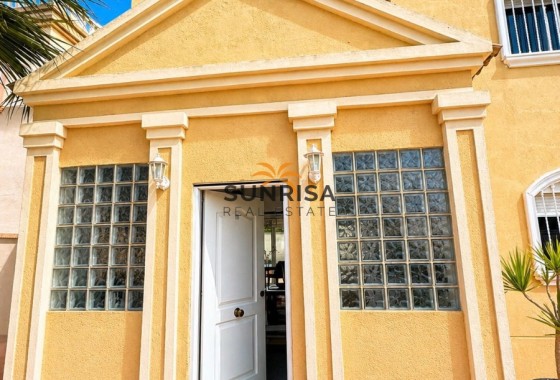 Villa · Revente - Torrevieja · Nueva Torrevieja - Aguas Nuevas · Alicante · Espagne